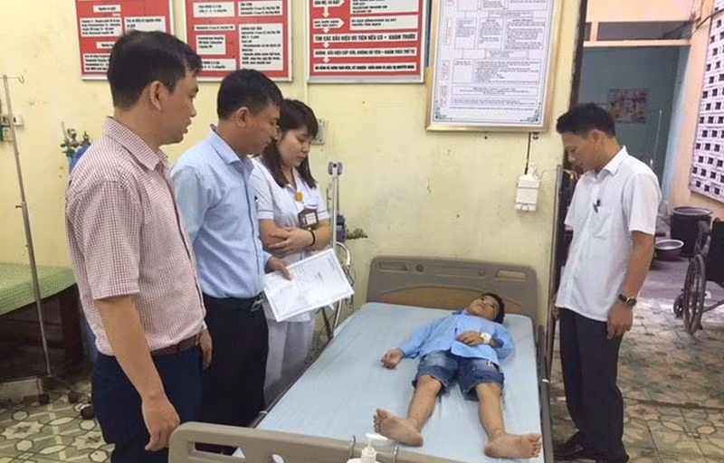 Vụ ngộ độc thực phẩm khiến hàng trăm học sinh phải nhập viện. ảnh: NT Vụ ngộ độc thực phẩm khiến hàng trăm học sinh phải nhập viện. ảnh: NT
