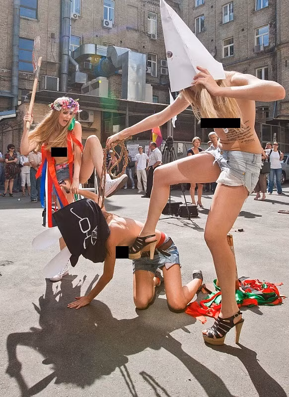 Phong trào FEMEN xuất hiện tại Ucraina Phong trào FEMEN xuất hiện tại Ucraina