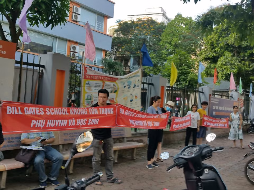 Những yêu cầu của phụ huynh là chính đáng vì tạo áp lực học tập quá lớn đối với học sinh là điều phi giáo dục (ảnh N.H).