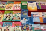 Giá sách giáo khoa tăng phi mã là một vấn đề cần thiết phải được tính toán kỹ (ảnh Thùy Linh).