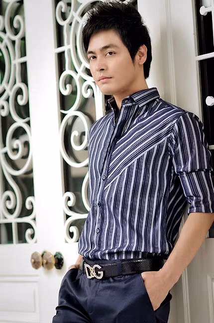 Với Phan Anh, thắt lưng không đơn giản chỉ là thắt lưng, nó được xem như một thứ đồ trang sức.... Với Phan Anh, thắt lưng không đơn giản chỉ là thắt lưng, nó được xem như một thứ đồ trang sức....