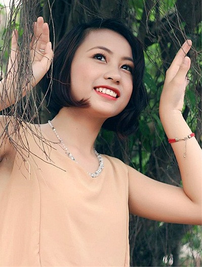 Nguyễn Thị Mỹ Hạnh trẻ trung, nhí nhảnh. >>Những hotgirl xinh đẹp làm điên đảo cư dân mạng Những nữ sinh đẹp mê hồn giữa đầm sen >>Phát sốt vì vẻ đẹp baby của cô giáo tương lai >>So độ siêu kute của những nữ sinh đình đám nhất Thủ đô >>Phát sốt vì 4 nữ giáo viên xinh đẹp >>Cư dân mạng "điên đảo" vì nhan sắc nữ sinh Trương Tân Uyển >>Hoa khôi ĐH Thương Mại 2012 duyên dáng áo dài