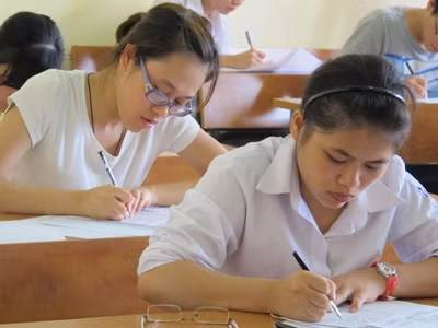 Thí sinh tại kỳ thi tuyển sinh ĐH, CĐ 2012.