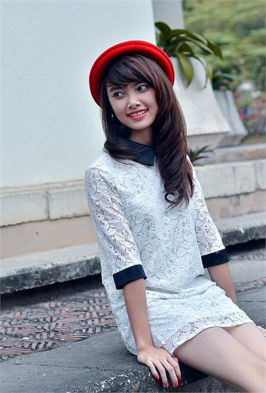>>Những hotgirl xinh đẹp làm điên đảo cư dân mạng Những nữ sinh đẹp mê hồn giữa đầm sen >>Phát sốt vì vẻ đẹp baby của cô giáo tương lai >>So độ siêu kute của những nữ sinh đình đám nhất Thủ đô >>Phát sốt vì 4 nữ giáo viên xinh đẹp >>Cư dân mạng "điên đảo" vì nhan sắc nữ sinh Trương Tân Uyển >>Hoa khôi ĐH Thương Mại 2012 duyên dáng áo dài