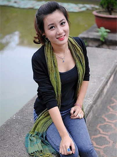 Những nữ sinh Khoa Luật không chỉ xinh đẹp mà còn rất thông minh và sắc sảo >>Những hotgirl xinh đẹp làm điên đảo cư dân mạng Những nữ sinh đẹp mê hồn giữa đầm sen >>Phát sốt vì vẻ đẹp baby của cô giáo tương lai >>So độ siêu kute của những nữ sinh đình đám nhất Thủ đô >>Phát sốt vì 4 nữ giáo viên xinh đẹp >>Cư dân mạng "điên đảo" vì nhan sắc nữ sinh Trương Tân Uyển >>Hoa khôi ĐH Thương Mại 2012 duyên dáng áo dài