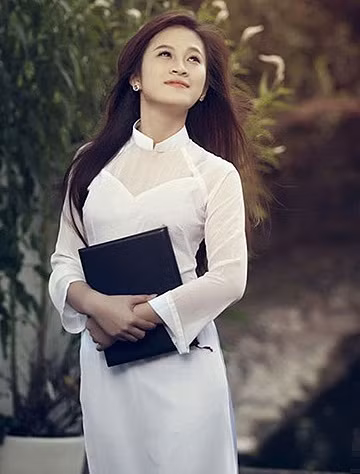 Nguyễn Thu Hà (SBD 024), sinh viên Trường ĐH Công đoàn. Hà quê ở Đông Anh, Hà Nội. >>Những nữ sinh đẹp hơn cả búp bê Babie >>PHÁT SỐT VÌ NỮ THẠC SĨ ĐẸP NHẤT TRUNG QUỐC AI ĐẸP HƠN HOTGIRL KIM PHƯỢNG? >>Những nữ sinh diện áo dài đẹp hơn vẻ đẹp xuân thì của Mai Phương Thúy (P36) <<HOTGIRL HỌC V IỆN BÁO CHÍ ĐẸP RẠNG NGỜI TRONG SẮC THU >>Phát sốt vì nữ sinh Trung Quốc đẹp như siêu mẫu >>KINH DỊ LỄ HỘI HÓA TRANG CỦA SINH VIÊN
