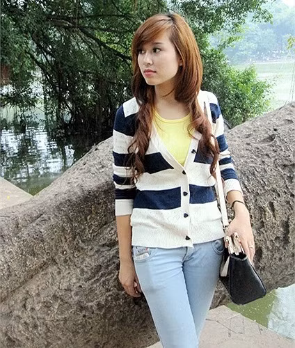 Nguyễn Thị Linh. Năm sinh:12/01/1993 Khoa: Kinh tế - Quản trị kinh doanh. Chiều cao: 1.62m. Cân Nặng: 47kg. Số đo 3 vòng: 86/64/90 >>Những hotgirl xinh đẹp làm điên đảo cư dân mạng Những nữ sinh đẹp mê hồn giữa đầm sen >>Phát sốt vì vẻ đẹp baby của cô giáo tương lai >>So độ siêu kute của những nữ sinh đình đám nhất Thủ đô >>Phát sốt vì 4 nữ giáo viên xinh đẹp >>Cư dân mạng "điên đảo" vì nhan sắc nữ sinh Trương Tân Uyển >>Hoa khôi ĐH Thương Mại 2012 duyên dáng áo dài