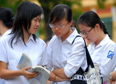 GS Nguyễn Xuân Hãn cho rằng, giáo dục được đầu tư hàng tỷ USD nhưng chất lượng vẫn còn quá kém. GS Nguyễn Xuân Hãn cho rằng, giáo dục được đầu tư hàng tỷ USD nhưng chất lượng vẫn còn quá kém.