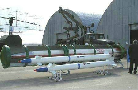 Hệ thống phòng không S-400 có 4 loại tên lửa với các tầm bắn khác nhau như 400 km, 120 km và 40 km. Hệ thống phòng không S-400 có 4 loại tên lửa với các tầm bắn khác nhau như 400 km, 120 km và 40 km.