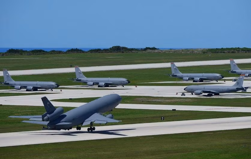 Máy bay tiếp dầu KC-135 Mỹ Máy bay tiếp dầu KC-135 Mỹ