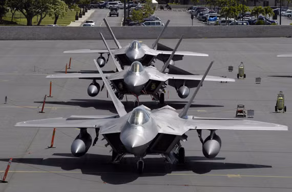 Máy bay chiến đấu F-22 Raptor Mỹ (ảnh tư liệu) Máy bay chiến đấu F-22 Raptor Mỹ (ảnh tư liệu)