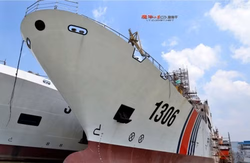 Tàu Hải cảnh-1306 Trung Quốc đang lắp ráp (nguồn mạng sina Trung Quốc)