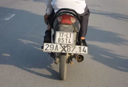 Chiếc xe khả nghi.