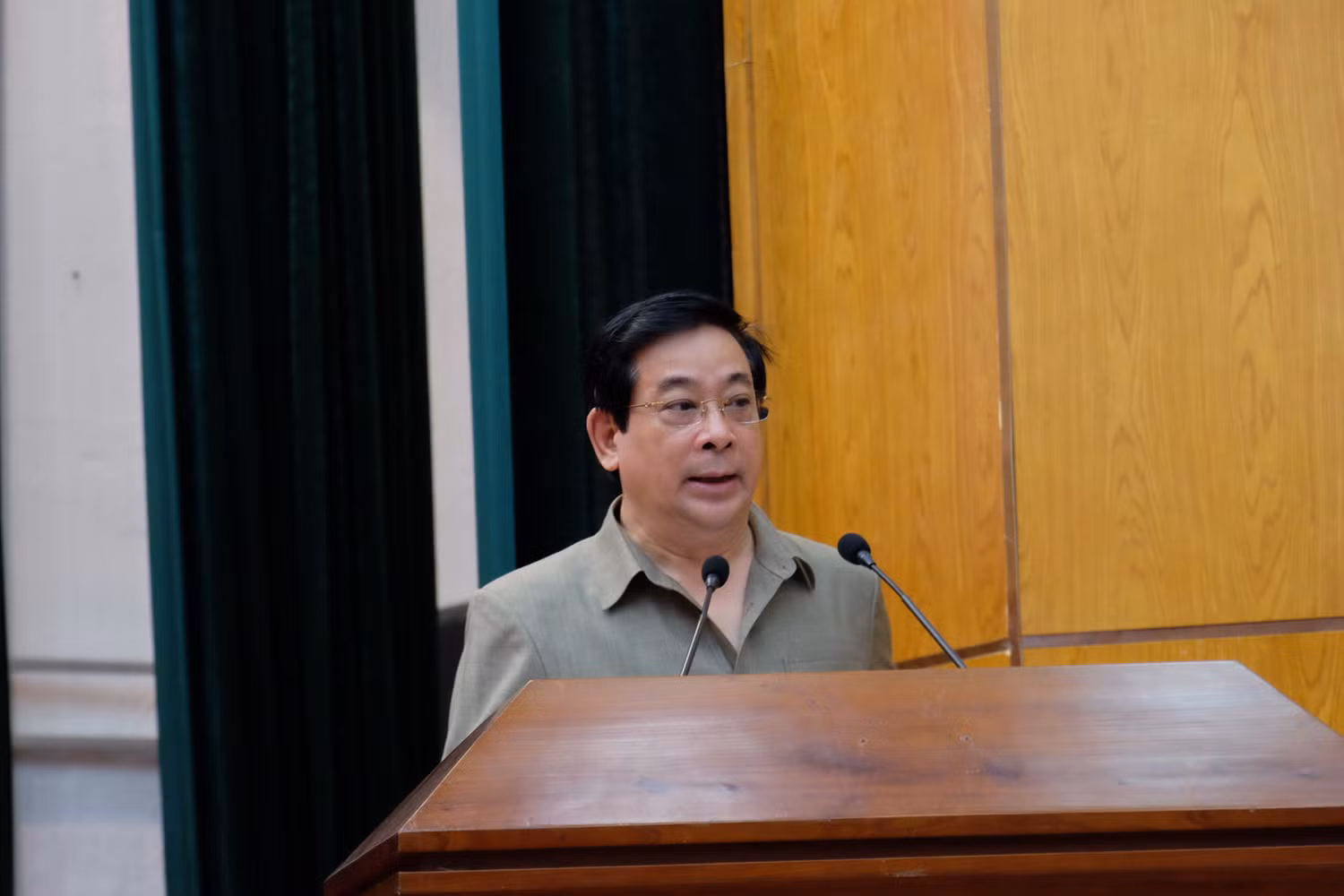 Theo ông Lương Ngọc Khuê, việc sử dụng Telehealth – tư vấn khám chữa bệnh từ xa sẽ giúp người dân được hưởng các dịch vụ và chăm sóc y tế ngay tại tuyến dưới, đồng thời tiết kiệm chi phí. Ảnh: LC