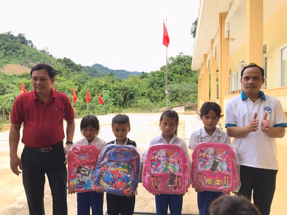 Món quà đầu năm học mới ở điểm thôn 8 Vĩnh Ô. Ảnh: Vĩnh Nguyễn