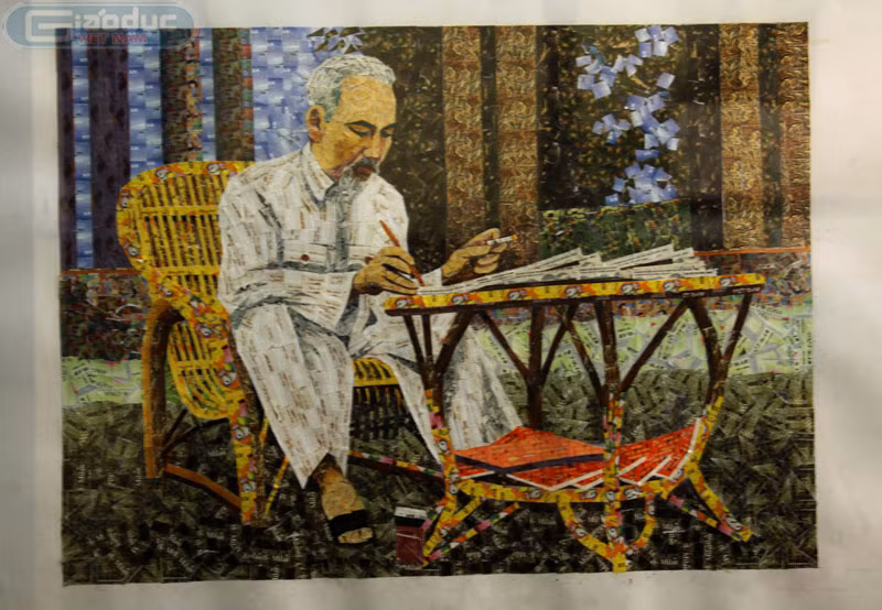 Còn đây là bức tranh Bác Hồ được ghép từ hàng nghìn chiếc tem thư. Còn đây là bức tranh Bác Hồ được ghép từ hàng nghìn chiếc tem thư.