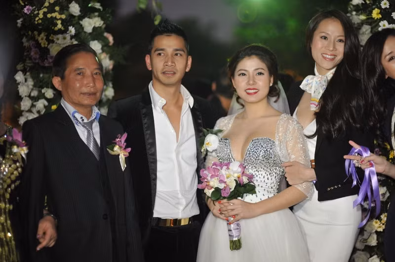 Rất nhiều bạn bè, người thân đến chung vui với cô dâu và chú rể Đình Nam.