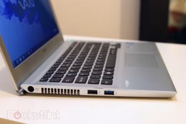 Theo tiết lộ của trang công nghệ TechFokus, cả hai máy sẽ được nâng cấp lên Ivy Bridge, và với công bố phải ít nhất đến tháng Sáu mới ra mắt Ivy Bridge cho ultrabook của Intel, rõ ràng ultrabook của Sony cũng sẽ phải đợi ít nhất đến thời điểm đó. Bên cạnh cải thiện hiệu năng đồ họa, chip mới giúp máy tăng thời lượng pin khoảng 20%. Sony thì đánh giá ultrabook của họ cho thời lượng pin 9 tiếng. Theo tiết lộ của trang công nghệ TechFokus, cả hai máy sẽ được nâng cấp lên Ivy Bridge, và với công bố phải ít nhất đến tháng Sáu mới ra mắt Ivy Bridge cho ultrabook của Intel, rõ ràng ultrabook của Sony cũng sẽ phải đợi ít nhất đến thời điểm đó. Bên cạnh cải thiện hiệu năng đồ họa, chip mới giúp máy tăng thời lượng pin khoảng 20%. Sony thì đánh giá ultrabook của họ cho thời lượng pin 9 tiếng.