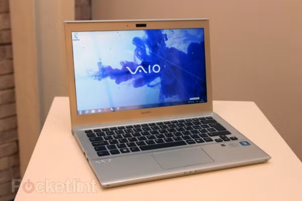 Cả 2 dùng màn hình gương độ phân giải 1366 x 768 pixel. Được trang bị chip Intel Core i3-2367M (T13 sẽ được nâng cấp lên Core i7 sau này), RAM từ 4GB đến 8GB. Cả 2 dùng màn hình gương độ phân giải 1366 x 768 pixel. Được trang bị chip Intel Core i3-2367M (T13 sẽ được nâng cấp lên Core i7 sau này), RAM từ 4GB đến 8GB.