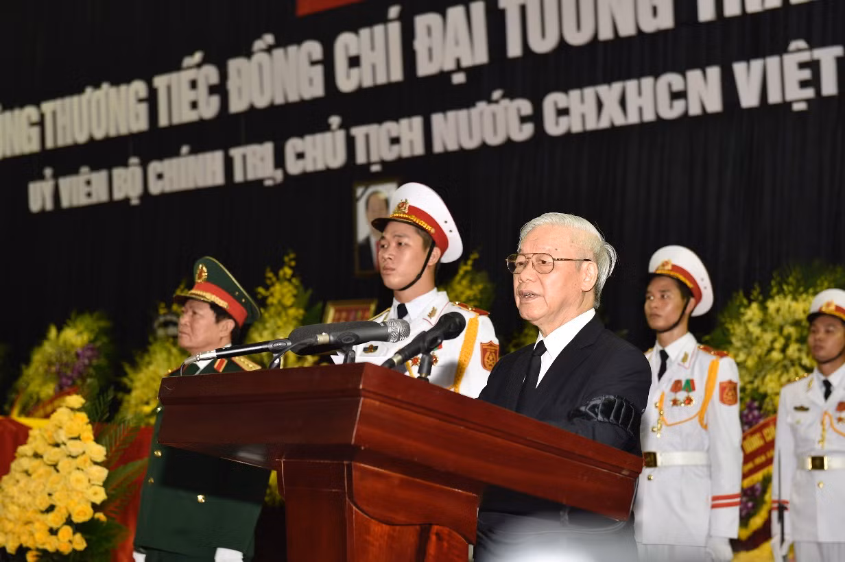 Tổng Bí thư Nguyễn Phú Trọng, Trưởng Ban Lễ tang đọc lời điếu. Ảnh VGP/Nhật Bắc