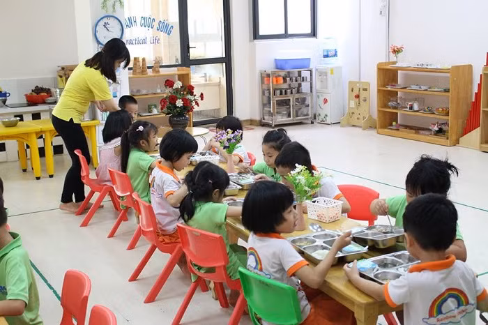 Bữa trưa Hạnh Phúc của các bạn nhỏ tại trường Mầm Non Ban Mai. Khoảng cách của những bất hạnh, khó khăn được xóa đi chỉ còn lại là tình yêu thương đùm bọc sẻ chia. Các con có quyền được ước mơ như bao bạn nhỏ khác. Trung Thu 2018 tại Ban Mai, các con đã có chung 1 ước mơ trẻ thơ ước mơ 1 ngày mai tươi sáng. Bữa trưa Hạnh Phúc của các bạn nhỏ tại trường Mầm Non Ban Mai. Khoảng cách của những bất hạnh, khó khăn được xóa đi chỉ còn lại là tình yêu thương đùm bọc sẻ chia. Các con có quyền được ước mơ như bao bạn nhỏ khác. Trung Thu 2018 tại Ban Mai, các con đã có chung 1 ước mơ trẻ thơ ước mơ 1 ngày mai tươi sáng.