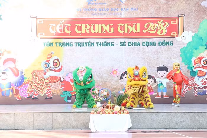 Bên cạnh giá trị truyền thống, Tết Trung Thu tại Trường Mầm non Ban Mai luôn hướng đến cộng đồng. Bên cạnh giá trị truyền thống, Tết Trung Thu tại Trường Mầm non Ban Mai luôn hướng đến cộng đồng.