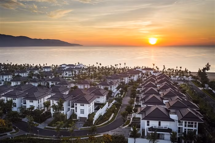 118 ngôi biệt thự ven biển đẳng cấp mang kiến trúc độc đáo, hiện đại, được thiết kế theo hướng mở chan hòa với thiên nhiên.