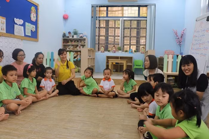 Hoạt động giao lưu với trẻ em tại Trung Tâm Bảo Trợ xã hội 3 giúp các bạn học sinh Ban Mai hiểu hơn về những khó khăn bất hạnh của các bé nơi đây. Hoạt động giao lưu với trẻ em tại Trung Tâm Bảo Trợ xã hội 3 giúp các bạn học sinh Ban Mai hiểu hơn về những khó khăn bất hạnh của các bé nơi đây.