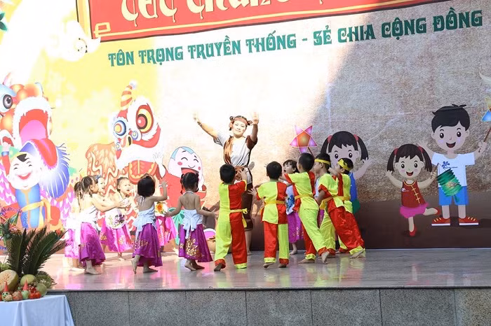 Được xem các tiết mục văn nghệ đặc trưng chủ đề Tết Trung Thu. Được xem các tiết mục văn nghệ đặc trưng chủ đề Tết Trung Thu.