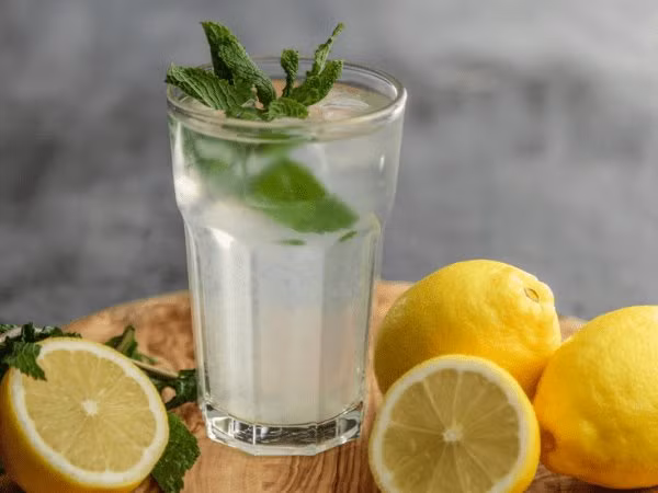 Uống nước chanh lạnh có giảm cân?