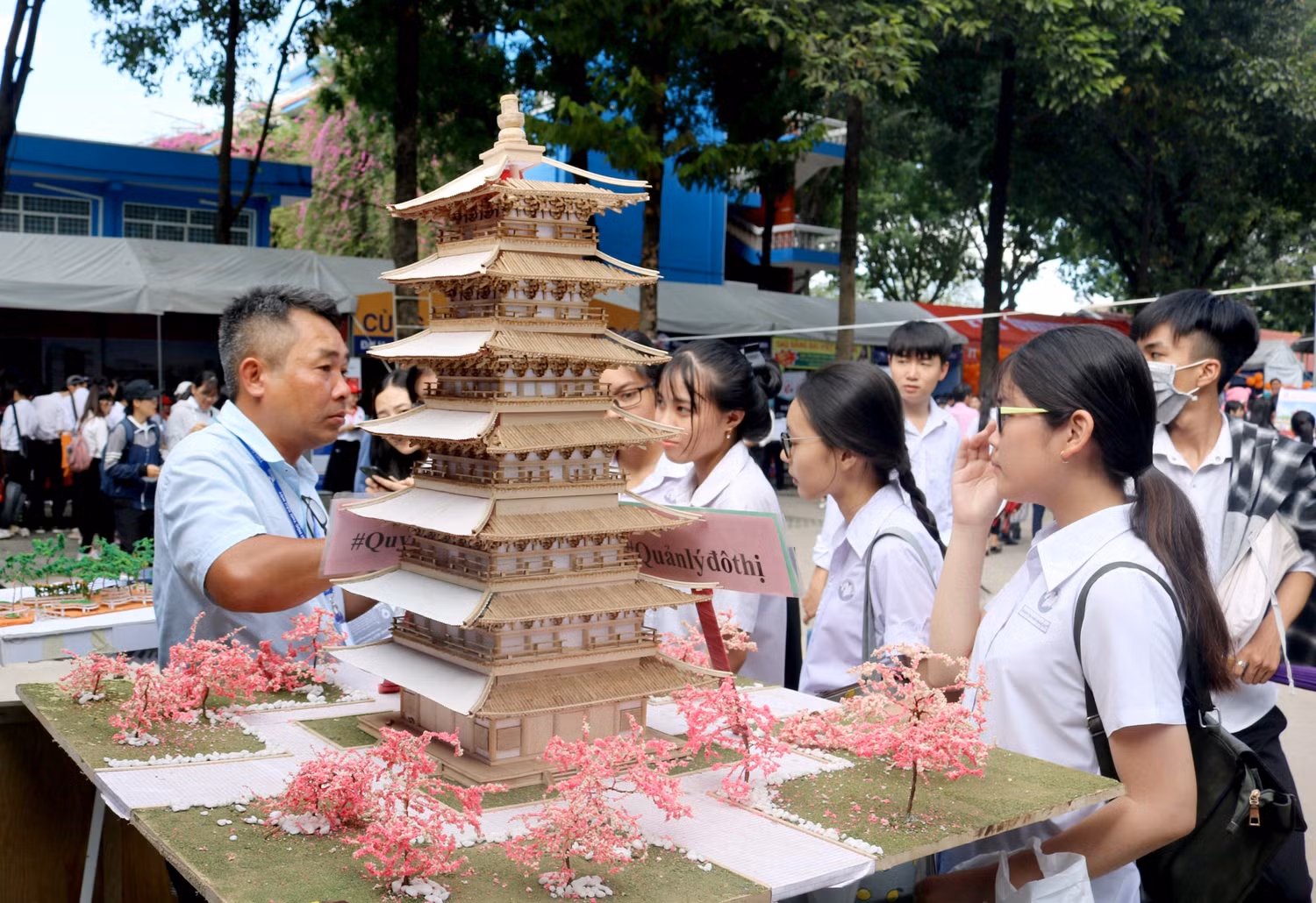 Sinh viên tham gia Ngày hội tuyển sinh. Ảnh: Nhà trường cung cấp. Sinh viên tham gia Ngày hội tuyển sinh. Ảnh: Nhà trường cung cấp.
