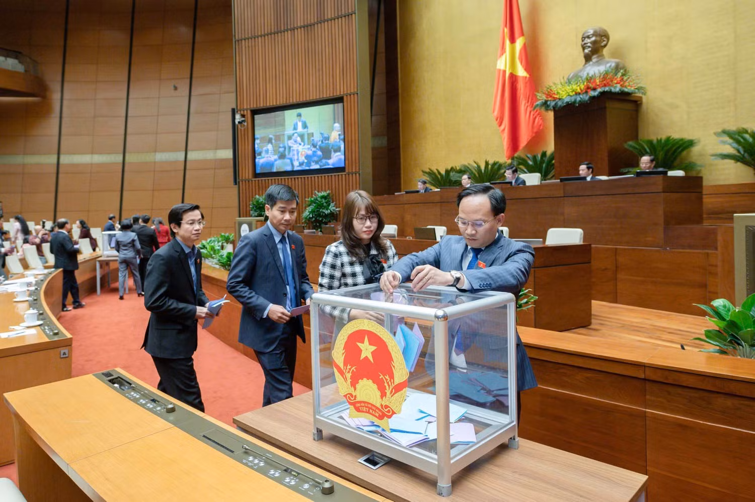 Đại biểu Quốc hội bỏ phiếu tại Kỳ họp bất thường thứ 3, Quốc hội khoá XV. Ảnh: quochoi.vn.