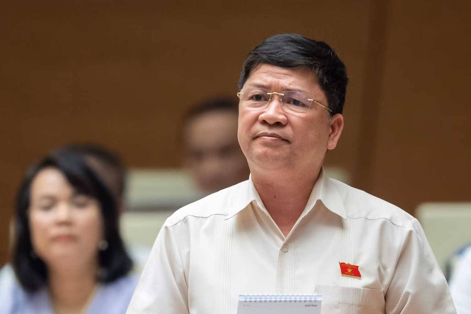 Đại biểu Tạ Văn Hạ (đoàn Quảng Nam) nêu rõ, vấn đề đặt ra là làm sao bắt cho đúng bệnh. Ảnh: quochoi.vn.