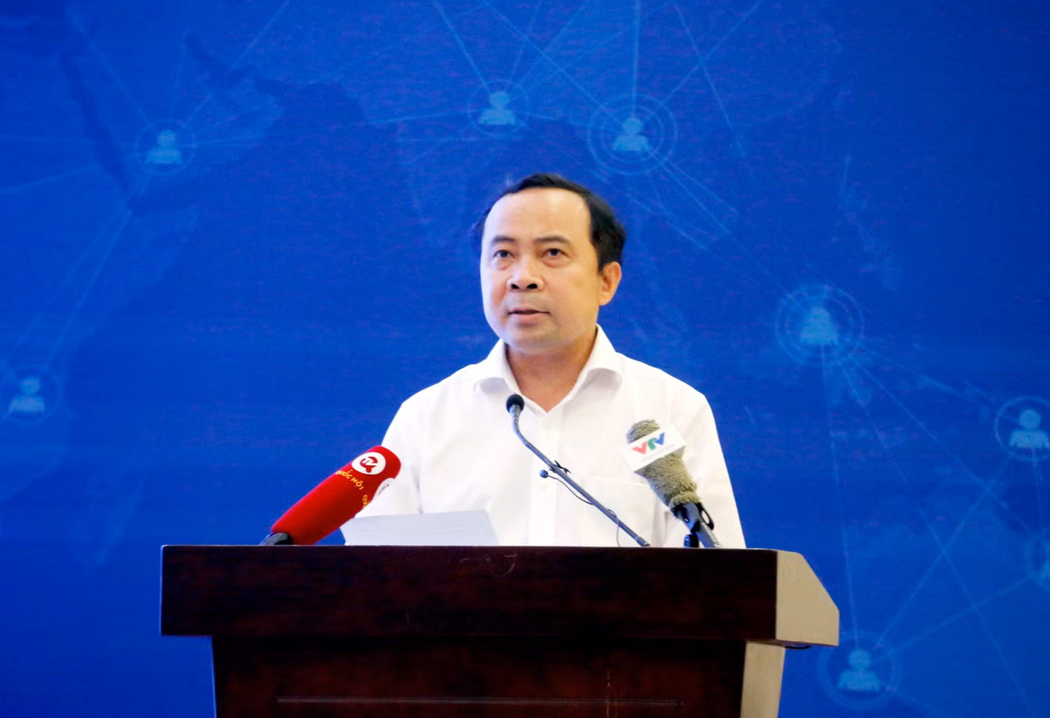 Phó Giáo sư, Tiến sĩ Vũ Hải Quân - Giám đốc Đại học Quốc gia thành phố Hồ Chí Minh phát biểu tham luận. Ảnh: Thủy Tiên.