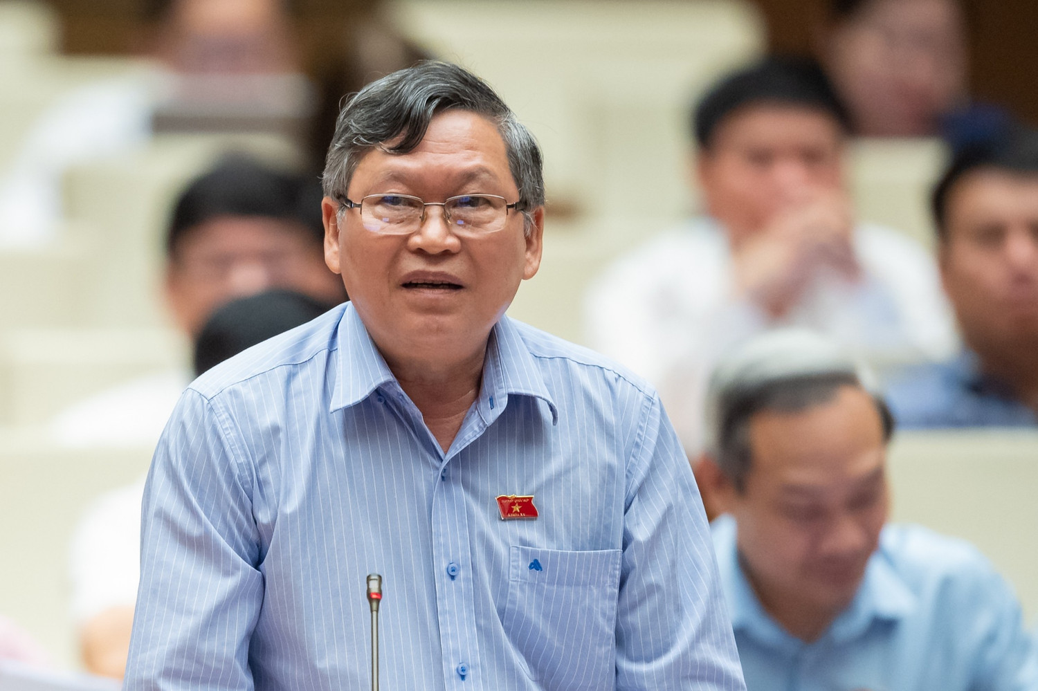 Đại biểu Tô Văn Tám (đoàn Kon Tum) tranh luận tại hội trường. Ảnh: quochoi.vn.