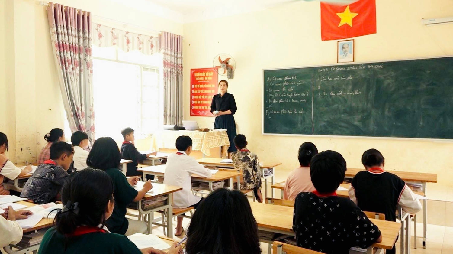 Giờ học tại Trường Phổ thông dân tộc bán trú Trung học cơ sở Nậm Pì (huyện Nậm Nhùn, tỉnh Lai Châu). Ảnh: Thành Vũ. Giờ học tại Trường Phổ thông dân tộc bán trú Trung học cơ sở Nậm Pì (huyện Nậm Nhùn, tỉnh Lai Châu). Ảnh: Thành Vũ.