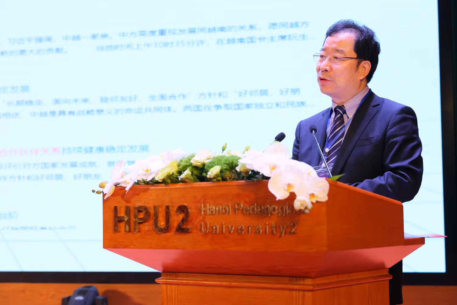 Giáo sư Ngô Ứng Huy phát biểu tham luận.