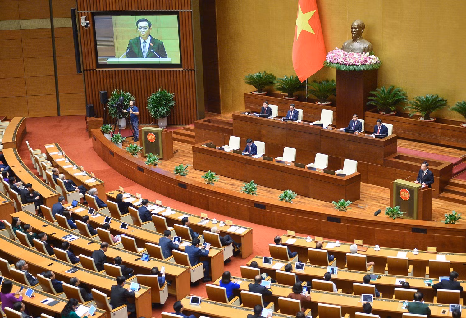 Chủ tịch Quốc hội cho biết cho đến nay, Quốc hội, các cơ quan của Quốc hội, các cơ quan, tổ chức hữu quan đã hoàn thành 112/137 nhiệm vụ nghiên cứu lập pháp của cả nhiệm kỳ, đạt tỉ lệ 81,8%. Ảnh: quochoi.vn.