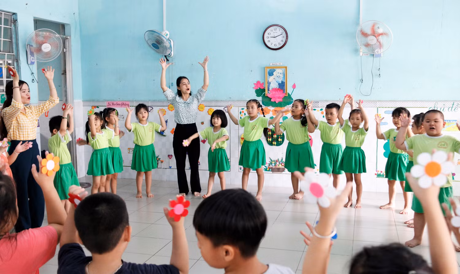 Năm học 2022-2023, trường có 9 lớp học, nhưng chỉ có 16 giáo viên. Ảnh: Mộc Trà. Năm học 2022-2023, trường có 9 lớp học, nhưng chỉ có 16 giáo viên. Ảnh: Mộc Trà.