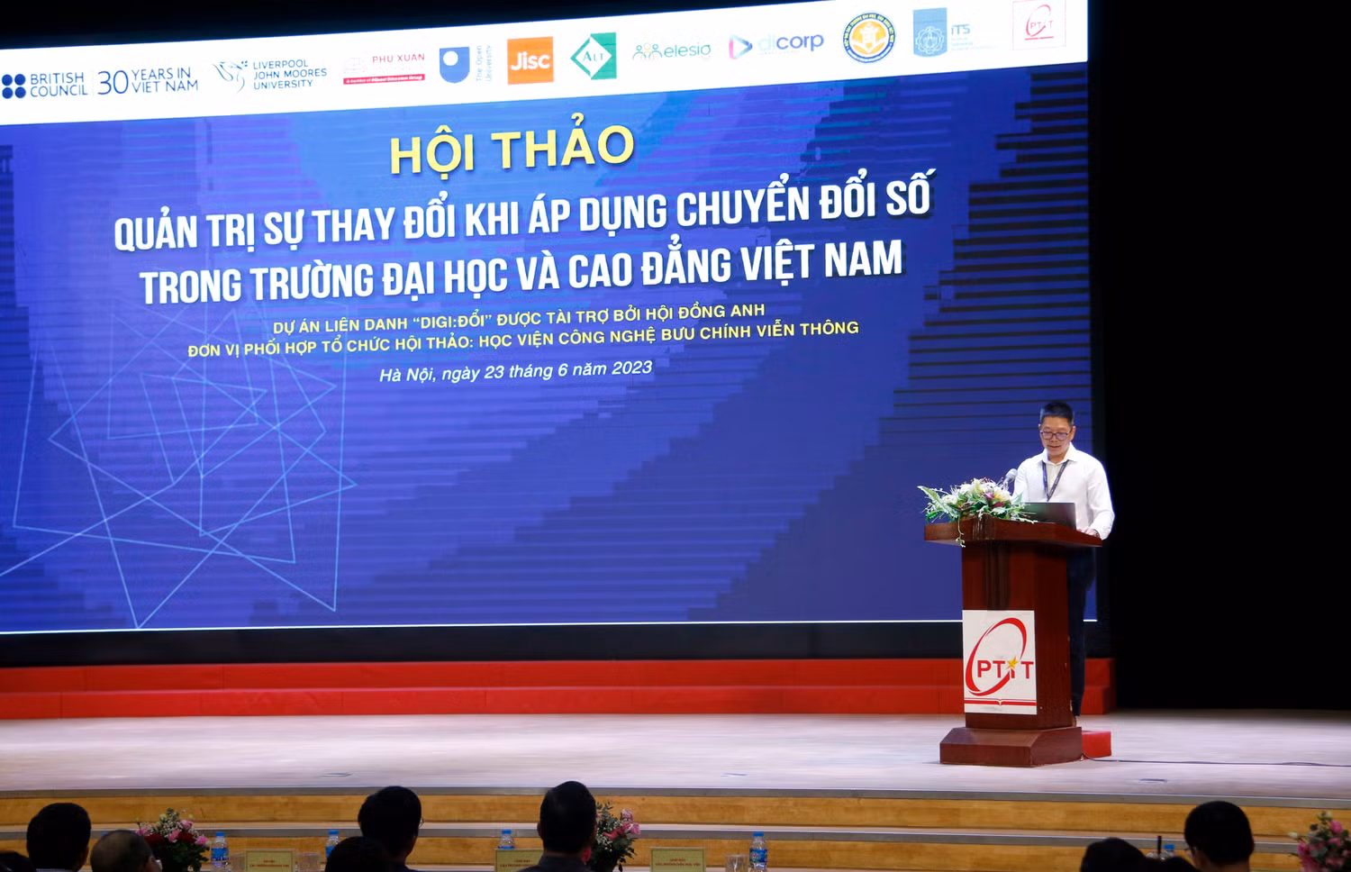Toàn cảnh hội thảo.
