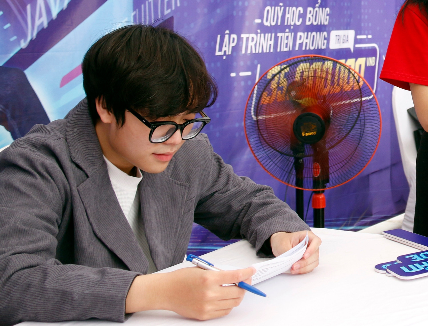 Sinh viên làm bài test của doanh nghiệp trong Ngày hội việc làm UNETI 2023. Sinh viên làm bài test của doanh nghiệp trong Ngày hội việc làm UNETI 2023.