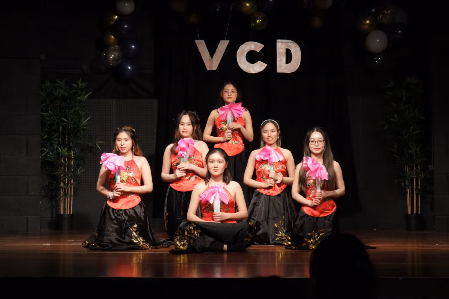 Giới thiệu nét đẹp văn hóa truyền thống. Giới thiệu nét đẹp văn hóa truyền thống.
