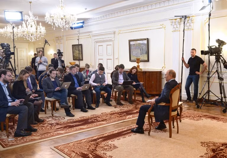 Tổng thống Nga Vladimir Putin tại cuộc họp báo Tổng thống Nga Vladimir Putin tại cuộc họp báo