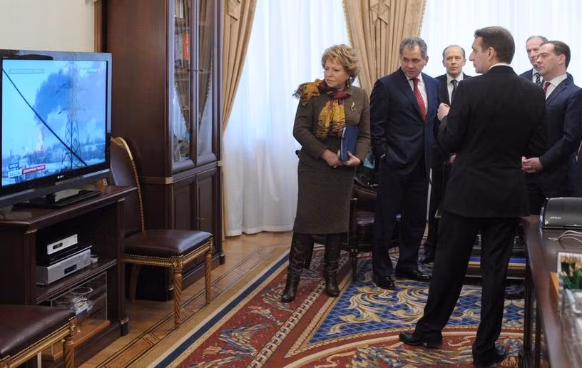 Chủ tịch Quốc hội Nga Valentina Matvienko (người đứng ngoài cùng bên trái)