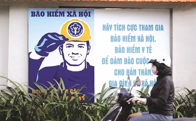 Tham gia bảo hiểm xã hội để được hưởng các chính sách cần thiết cho cuộc sống của bản thân và gia đình. ảnh: Quý Hòa.