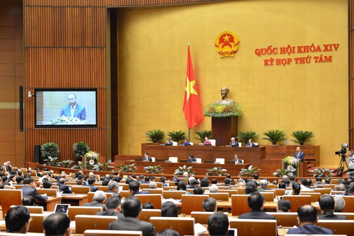Thủ tướng Chính phủ trình bày báo cáo tình hình kinh tế - xã hội năm 2019 và kế hoạch phát triển kinh tế - xã hội năm 2020. ảnh: VPG.