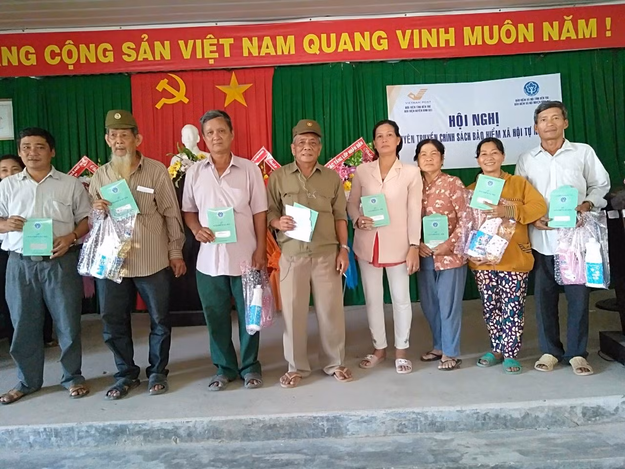 Tham gia Bảo hiểm xã hội tự nguyện để được hưởng các chính sách chăm sóc sức khỏe tốt nhất. ảnh: BĐ.