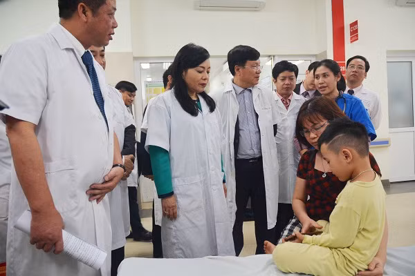 Công tác chăm sóc sức khỏe nhân dân ngày càng tốt hơn. Công tác chăm sóc sức khỏe nhân dân ngày càng tốt hơn.