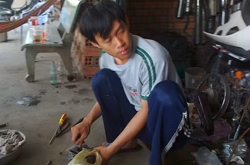 Cánh tay nữ sinh và sự vô cảm của tài xế ảnh 3 Cánh tay nữ sinh và sự vô cảm của tài xế, Tin tức trong ngày, nu sinh bi xe tai can qua dau, tai nan, chet tham, hoc sinh, bo mac nan nhan, xe tai, tai xe bo chay, bao, tin tuc, tin hot, tin hay, vn