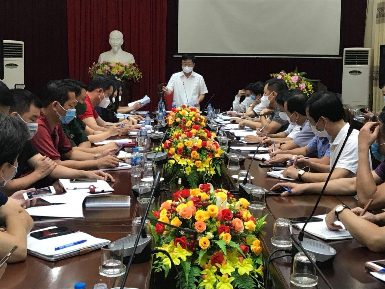 Ban Chỉ đạo Phòng chống dịch Covid-19 tỉnh Nghệ An tổ chức họp khẩn trong sáng ngày 14/6. Ảnh: Truyền hình Nghệ An Ban Chỉ đạo Phòng chống dịch Covid-19 tỉnh Nghệ An tổ chức họp khẩn trong sáng ngày 14/6. Ảnh: Truyền hình Nghệ An